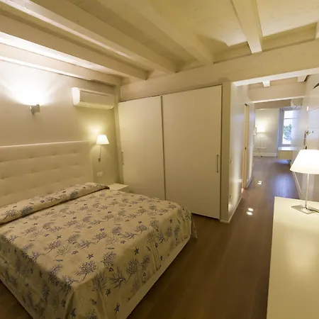 Apartment La Casa Del Porto *